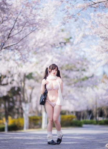 中文国产人精品久久蜜桃_BD电影免费在线